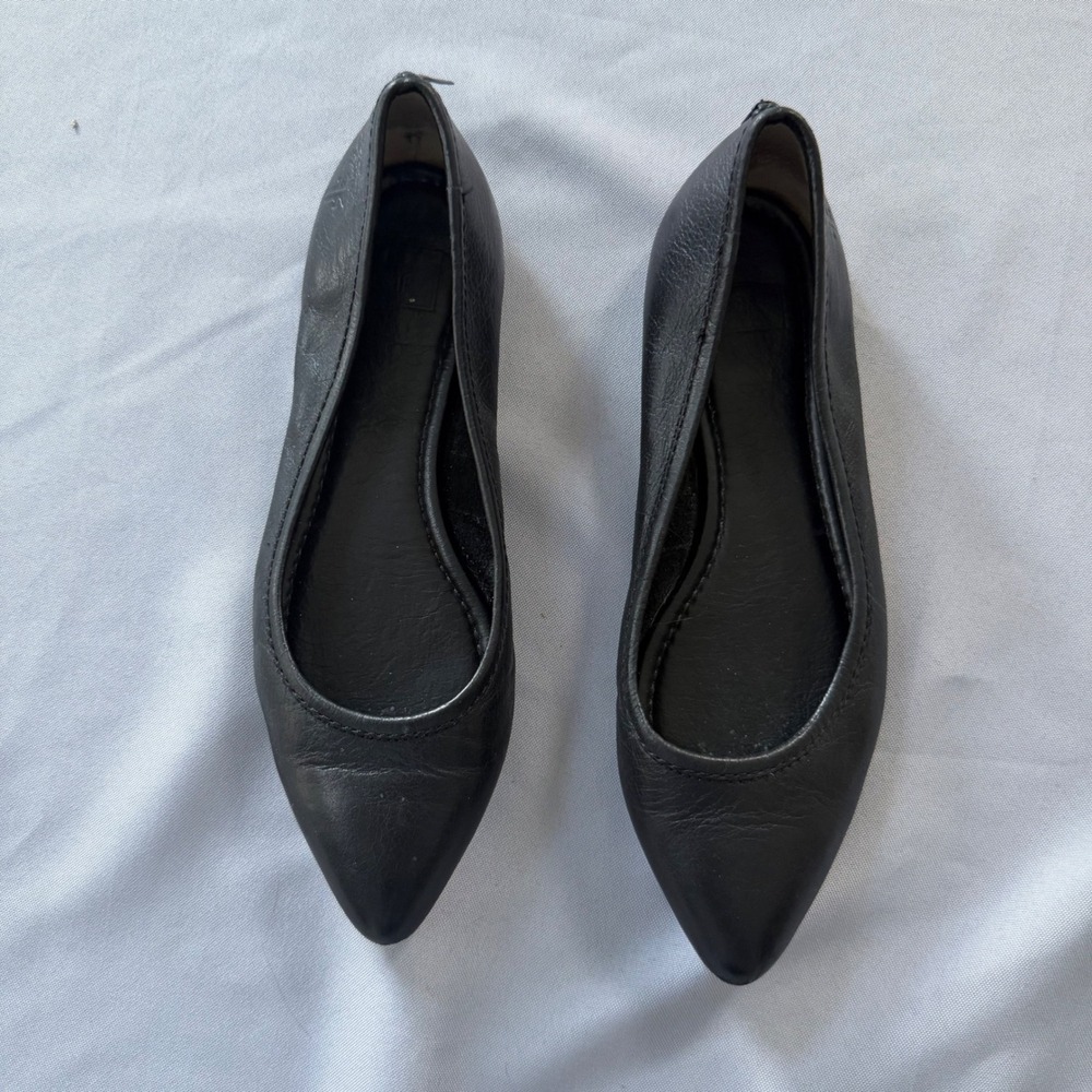 Frye Regina Pointed Toe Black Leather Ballet Flats Knotted Heel Tassel 7M